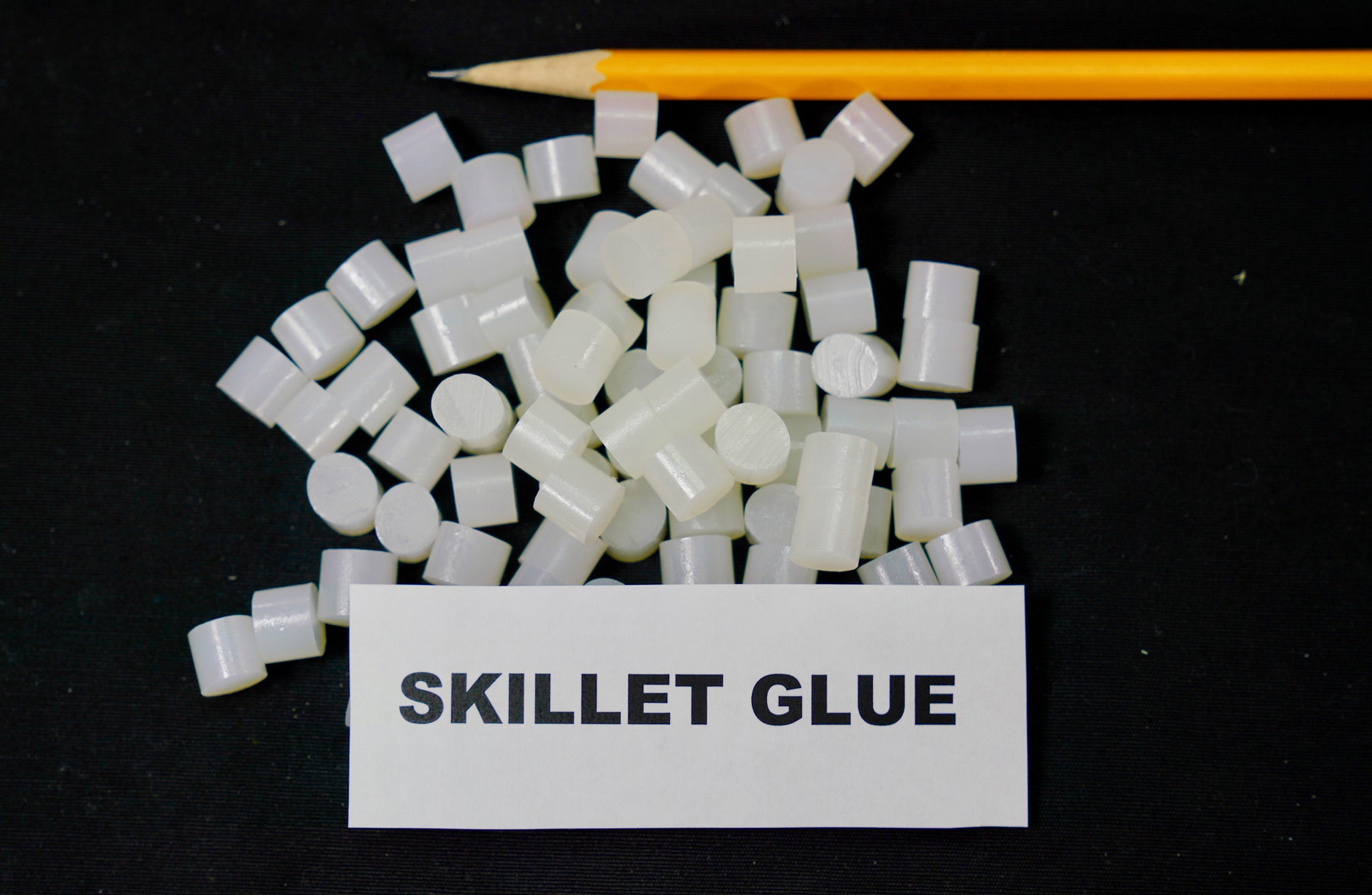 Diamond Cubes Hot Melt Skillet Glue,1 lb